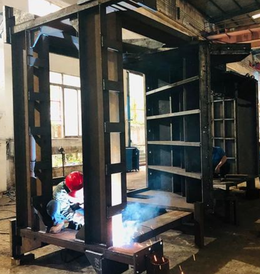 コア技術の詳細：ステンレス鋼と炭素鋼のリベットと溶接加工技術の比較と産業への応用-大連富泓機械有限公司