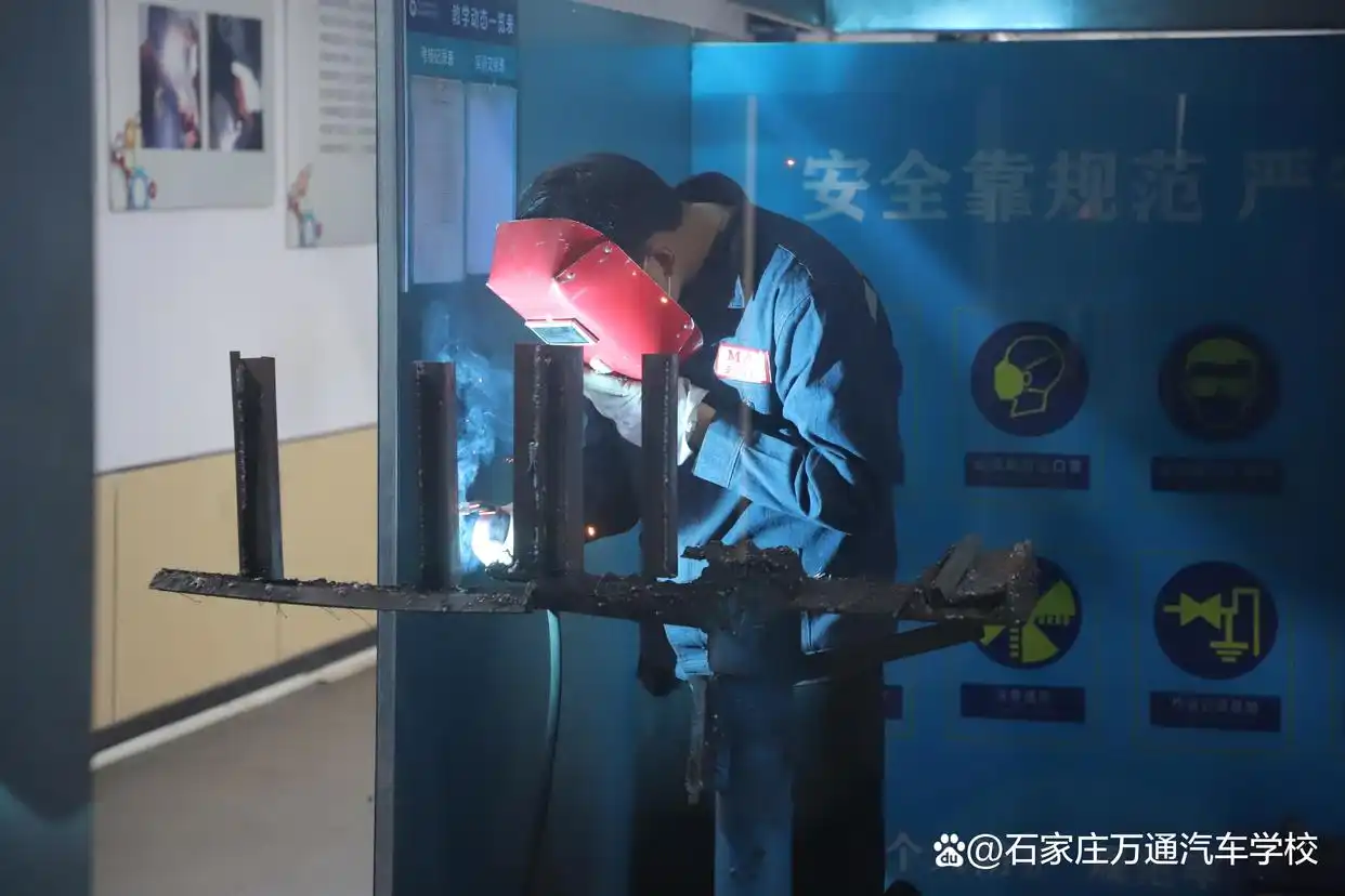 二次保証された溶接電流と電圧を調整して一致させる簡単な方法-大連富泓機械有限公司