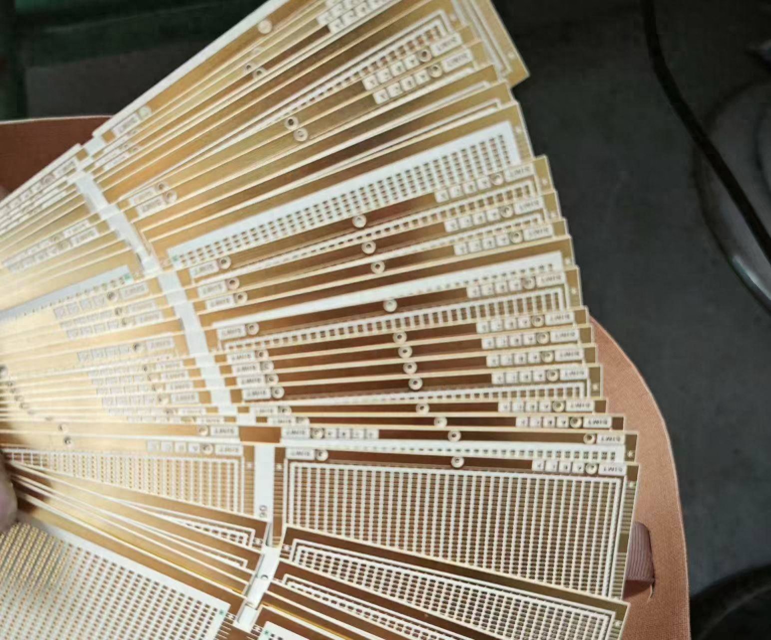 金メッキセラミックスクラップをリサイクルするための環境認証プロセス-大連富泓機械有限公司