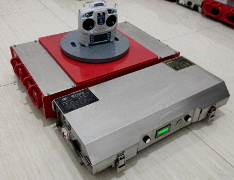 精密機器を落とし穴なく搬送します。 Chenghua の電気輸送タンクとトラックは連携して動作し、時間と労力を節約し、信頼性を高めます。-大連富泓機械有限公司