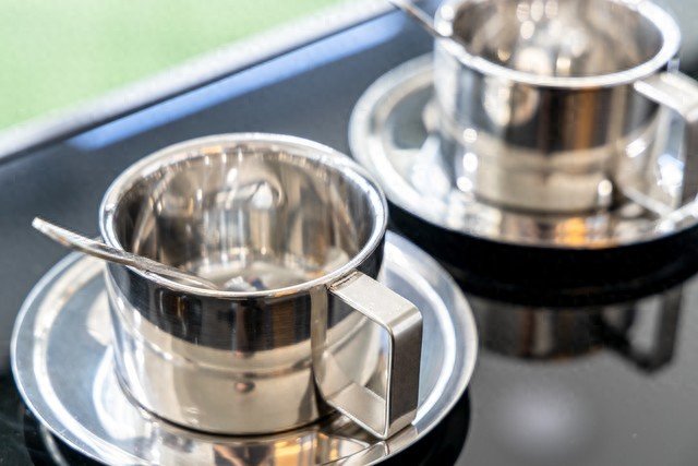 ステンレス製の鍋やボウルも有毒ですか?磁石を使用するだけで、この 2 種類の鋼を購入できないことがわかります。-大連富泓機械有限公司