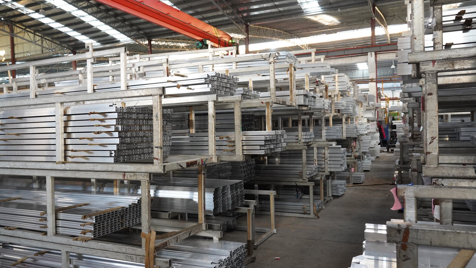 铝型材粉末涂料表面处理工艺_金属零件加工后喷涂工艺_佛山铝型材技术深耕全产业链解决方案