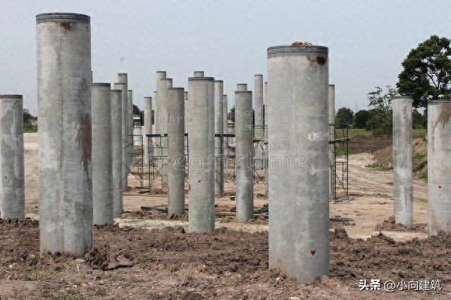 高層ビルに使われている鉄骨柱は鉄骨コンクリート柱と同じでしょうか？建設プロセスの要件は何ですか?-大連富泓機械有限公司