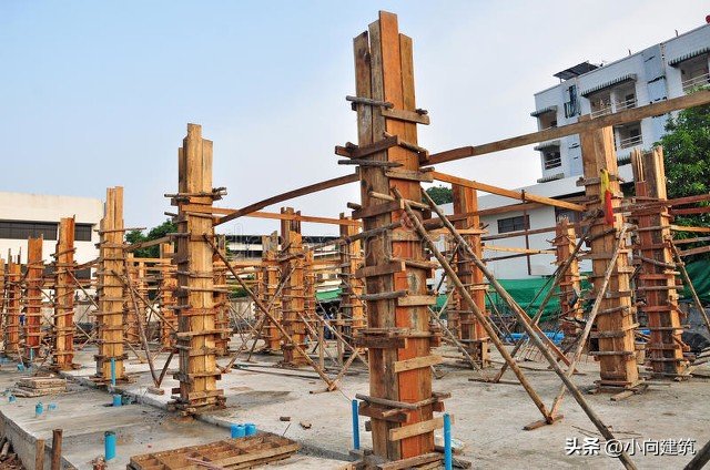 钢骨柱_承载能力_预埋技术_钢梁与混凝土连接抗剪栓钉的焊接_型钢混凝土柱_抗震性能_施工工艺