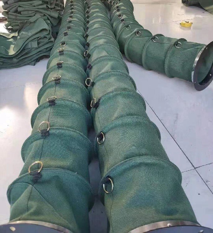 高能离子管活性炭片臭氧灯对比_厨房通风管道气味净化装置选择_净化车间高效送风管道精密铆焊