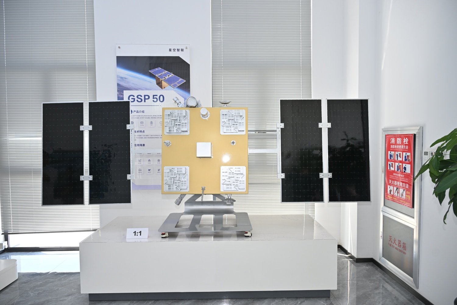 従来の人工衛星の製造には 1 ~ 2 年間で数百人が必要ですが、組立ラインではなぜ 30 人しか必要とせず、最速でも 28 日かかるのでしょうか?-大連富泓機械有限公司