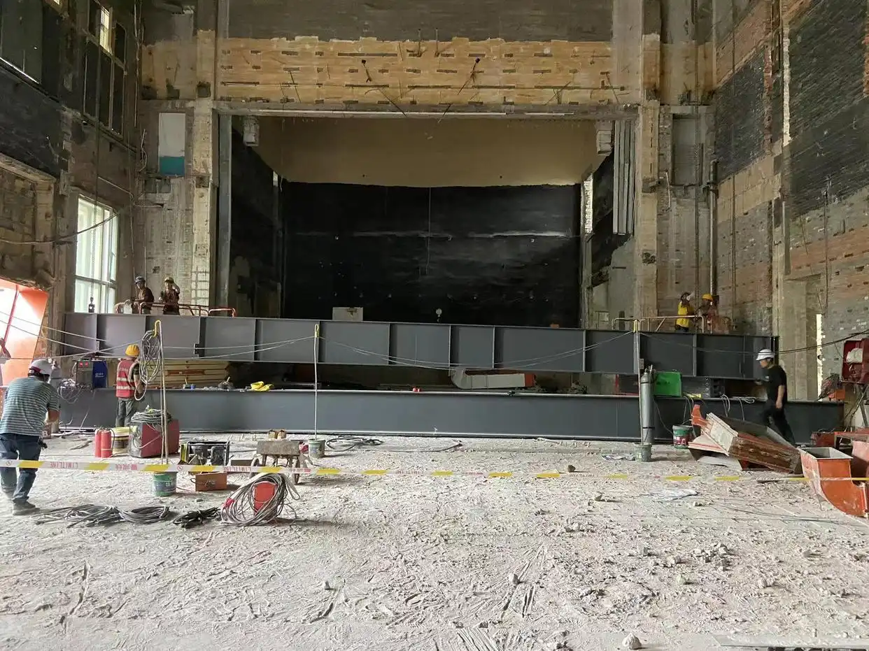 既有建筑加固改造钢结构施工方案_钢结构施工分区及流程_旧起重机结构加固增容铆焊施工方案