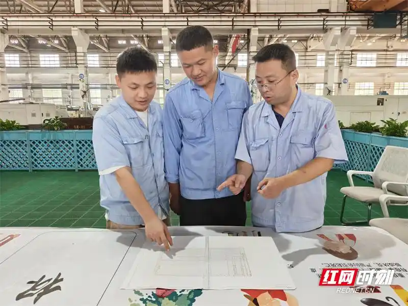 五轴加工刀具路径优化_五轴设备产能提升四轴分流_异型结构件精铣工艺优化