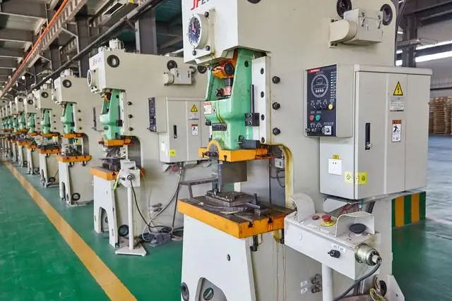 中国CNC数控加工大批量生产_国外冲压件工厂比较中国优势_国外客户寻找中国CNC加工服务